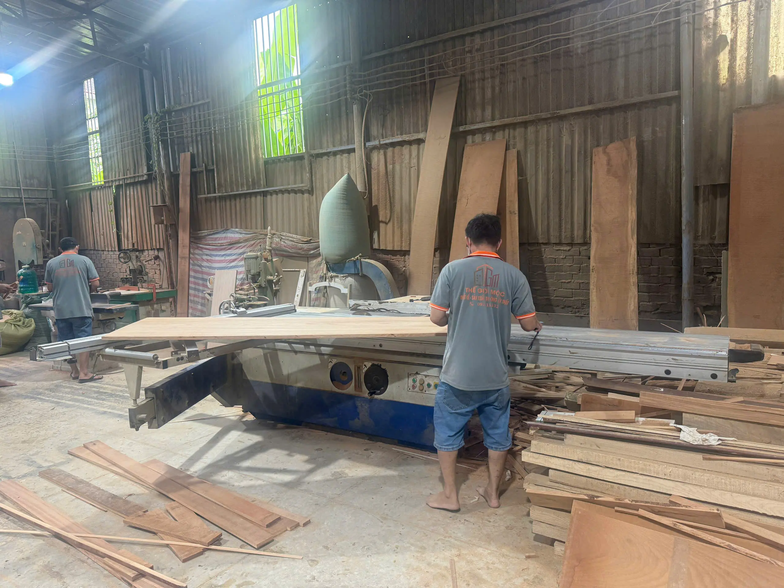 Máy cưa bàn trượt